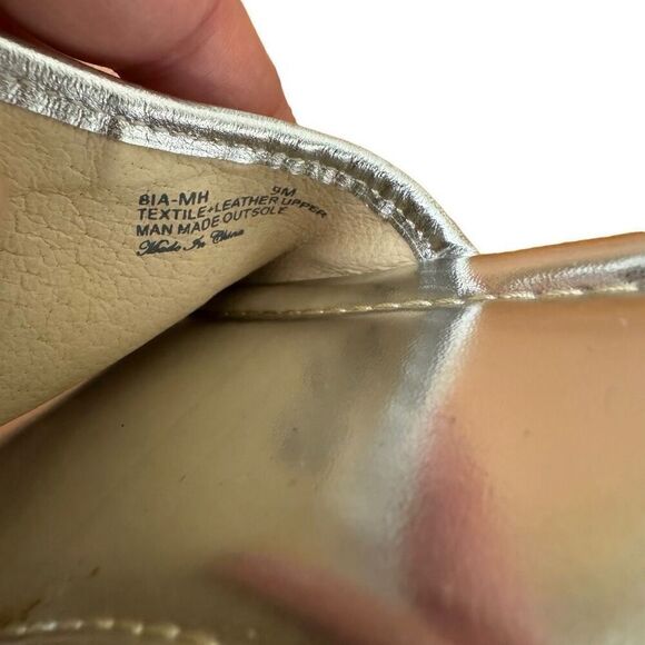 Donald J. Pliner Straw Raffia & Metallic Silver Tassel Thong Sandals Size 9 - Picture 4 of 5